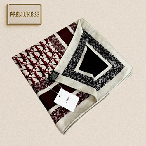 This Diortwin Square Features A Two-tone Double-sided Design That Pays Homage To The Iconi