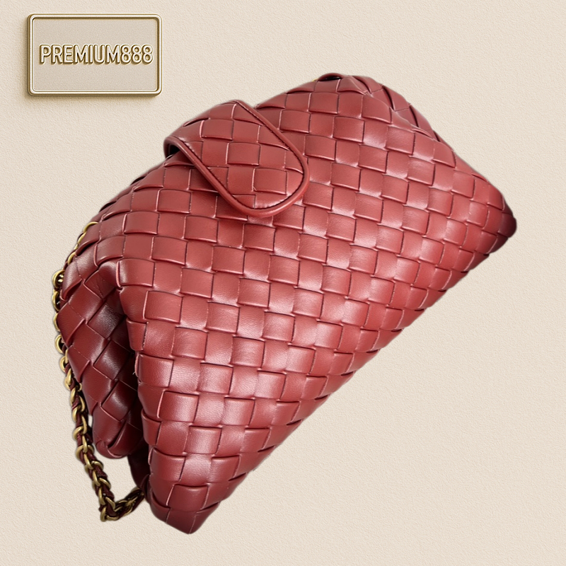 The New Lauren Chain Handbag A Classic Handbag Design Was Created In The Late 1970s. It Be