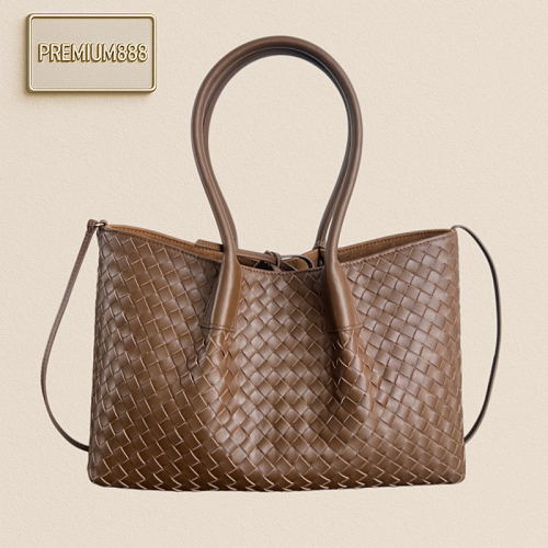 The New Spring Model Of The Pinacoteca Medium-sized Tote Bag From BV Featuring BV's Signat