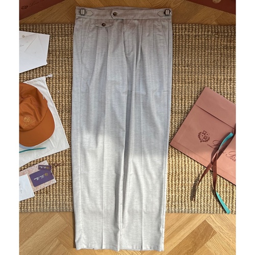 The Fabric Texture Is Superb. We Select A High-density Wool Blend Fabric With An Air Layer