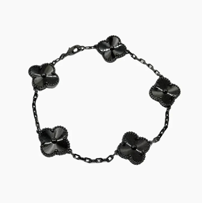 VC A Agate Four-Leaf Clover Lucky Bracelet