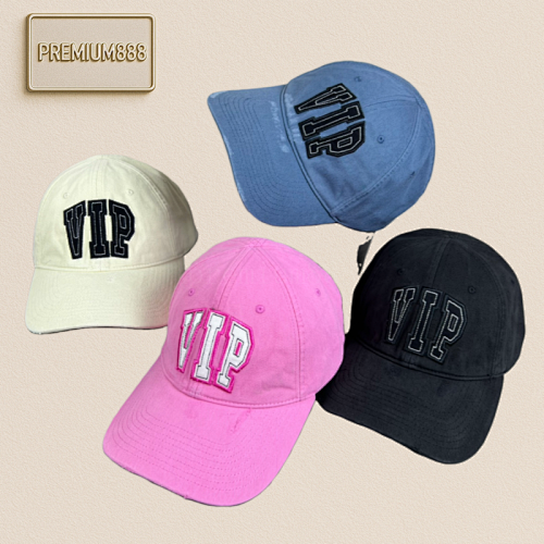 BALENCIAGA's New Logo Baseball Cap Features A Cool Color Scheme. It Offers Different Style