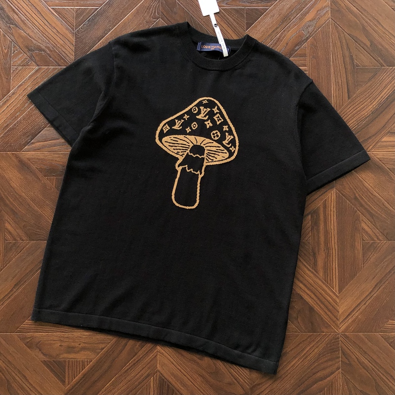 L T-Shirt Sweater