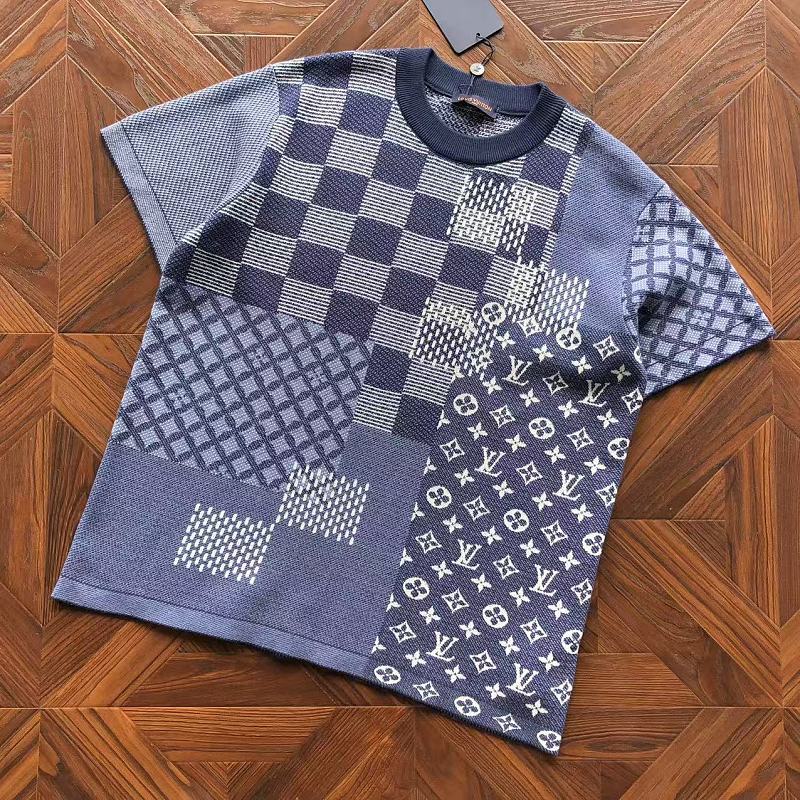 L T-Shirt Sweater