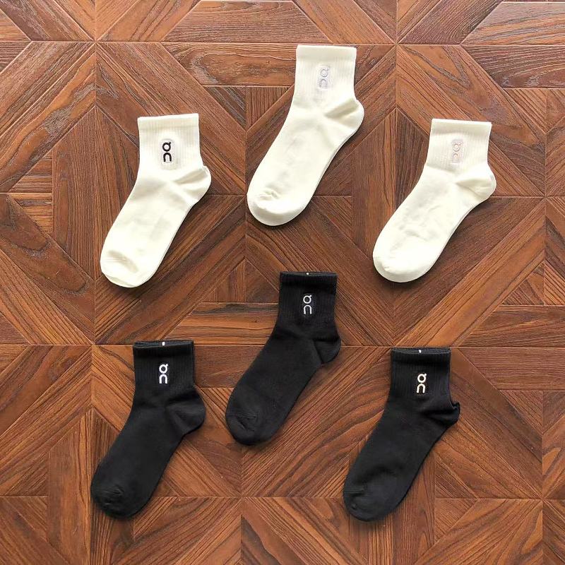 ON RU I G Socks