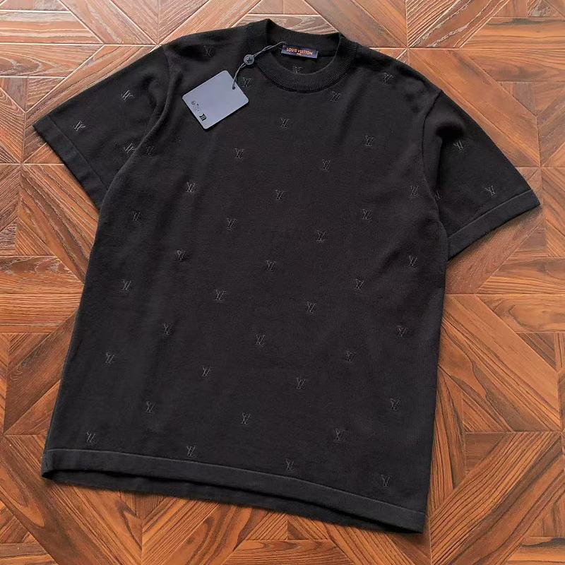 L T-Shirt Sweater