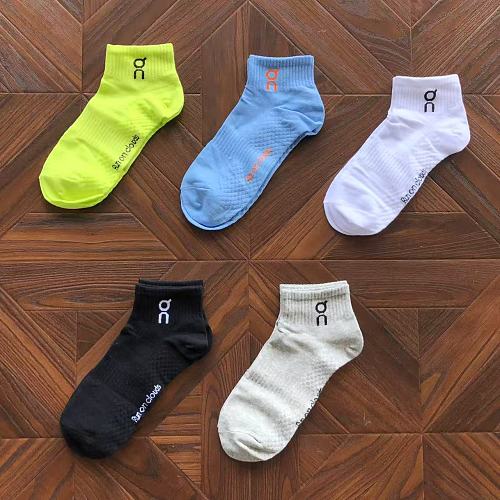 ON RU I G Socks
