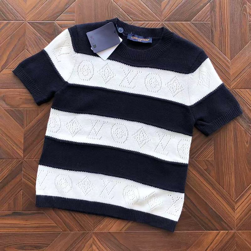L T-Shirt Sweater