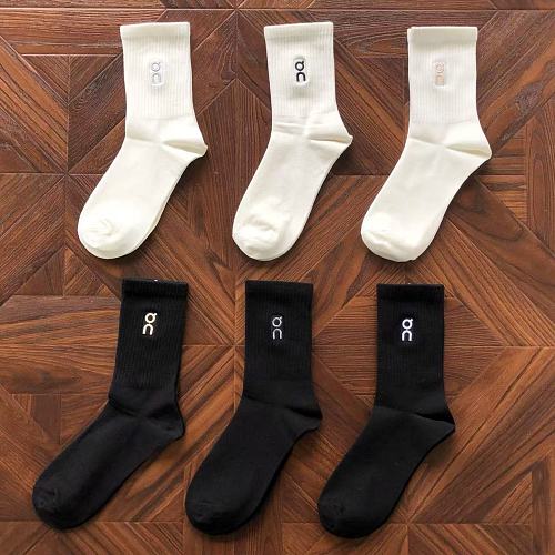 ON RU I G Socks