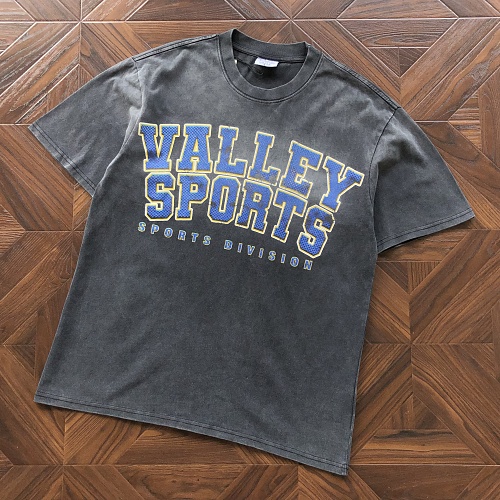 VA L Y T-Shirt