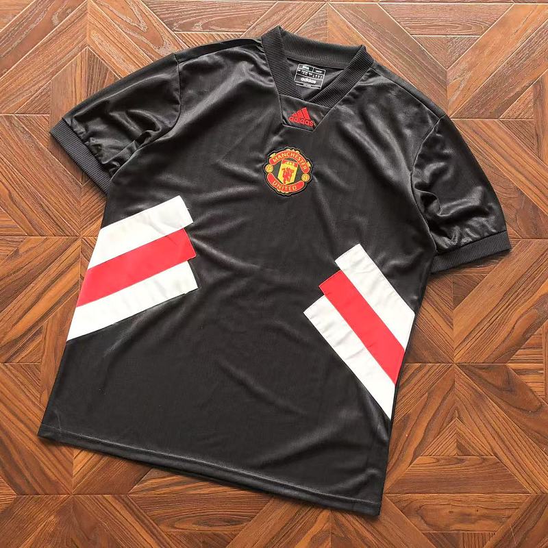 Adidas T-Shirt
