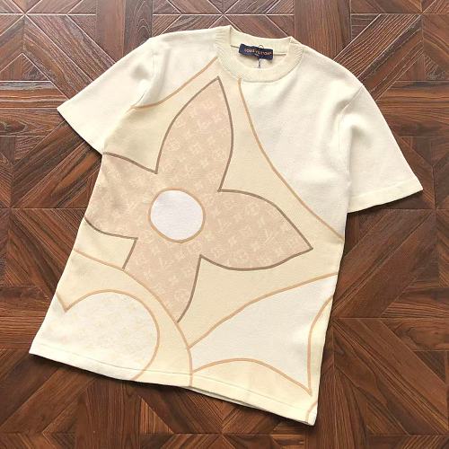 L T-Shirt Sweater