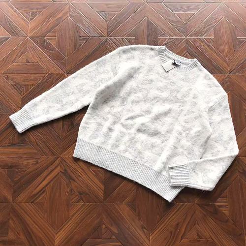M RT A Sweater