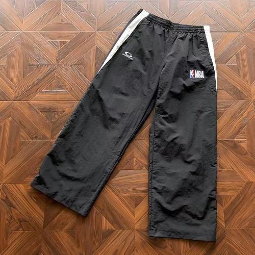 B L IA A X N A BA ET A L Trousers