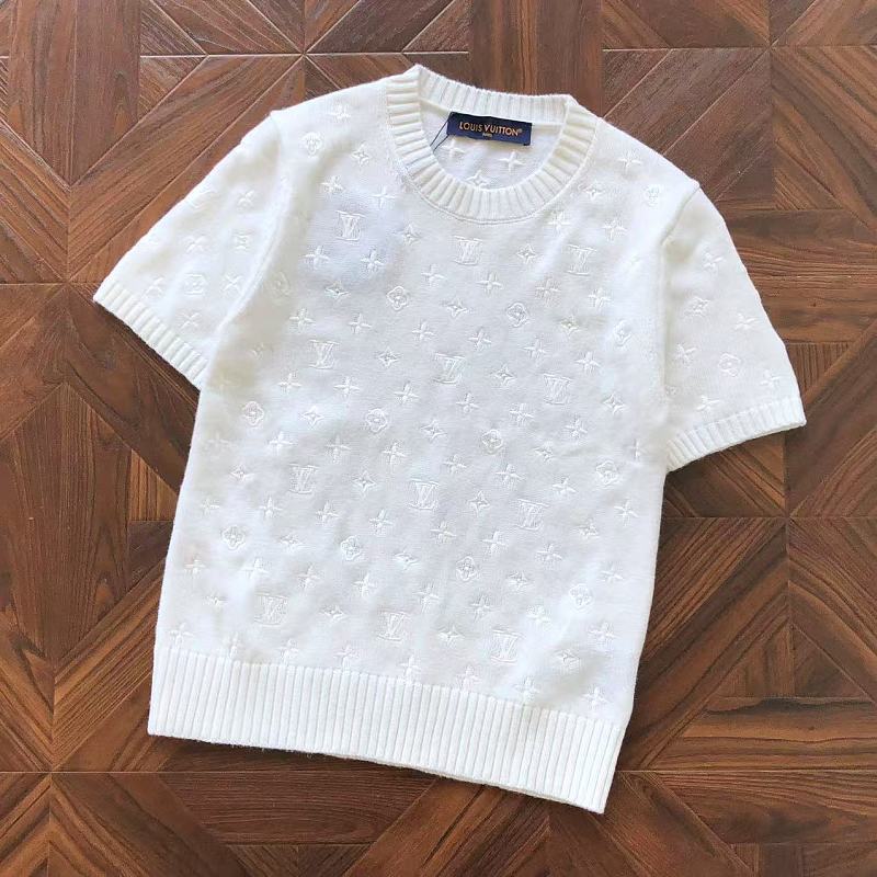 L T-Shirt Sweater