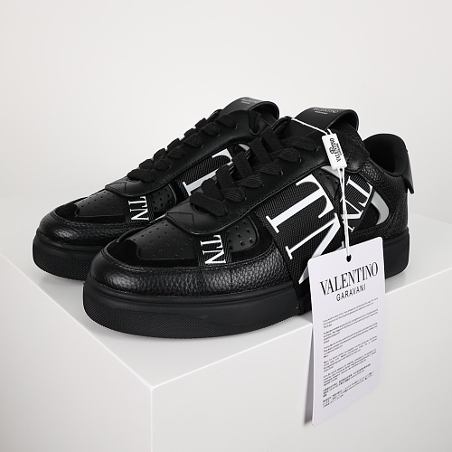 Va1ent1no Garavani Rockstud Untitled Sneaker