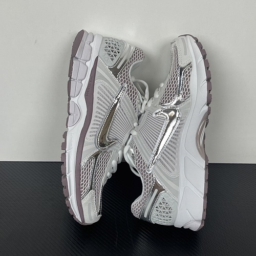 Nike NK Zoom Vomero 5