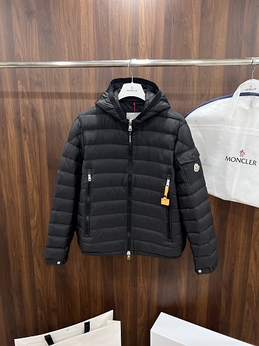 Moncler hat