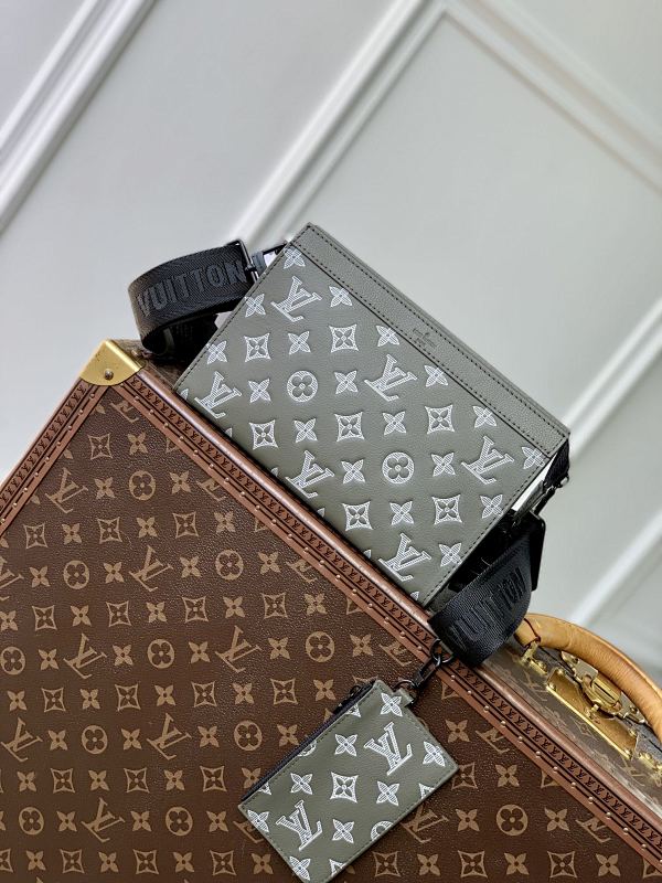 Louis Vuitton card holder