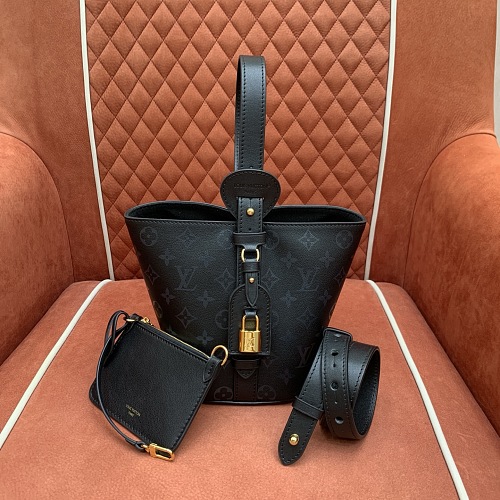 Travel bag from Scarlettluxury