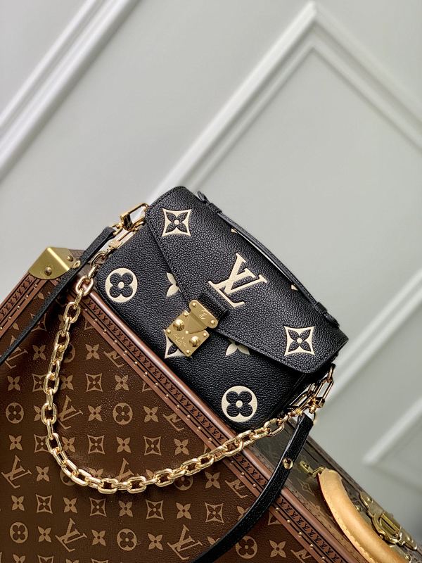 Louis Vuitton crossbody bag