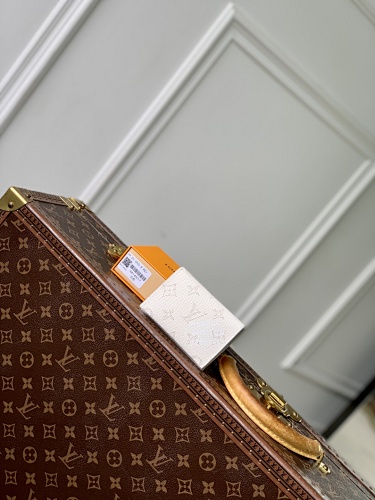 Louis Vuitton card holder
