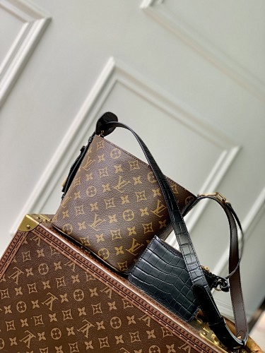 Louis Vuitton crossbody bag