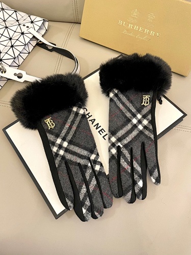Gloves from Scarlettluxury