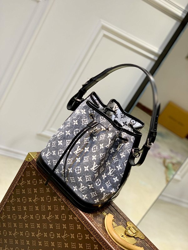 Louis Vuitton crossbody bag