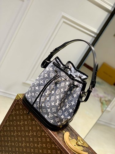 Louis Vuitton crossbody bag