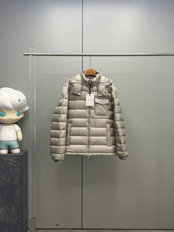 Moncler hat