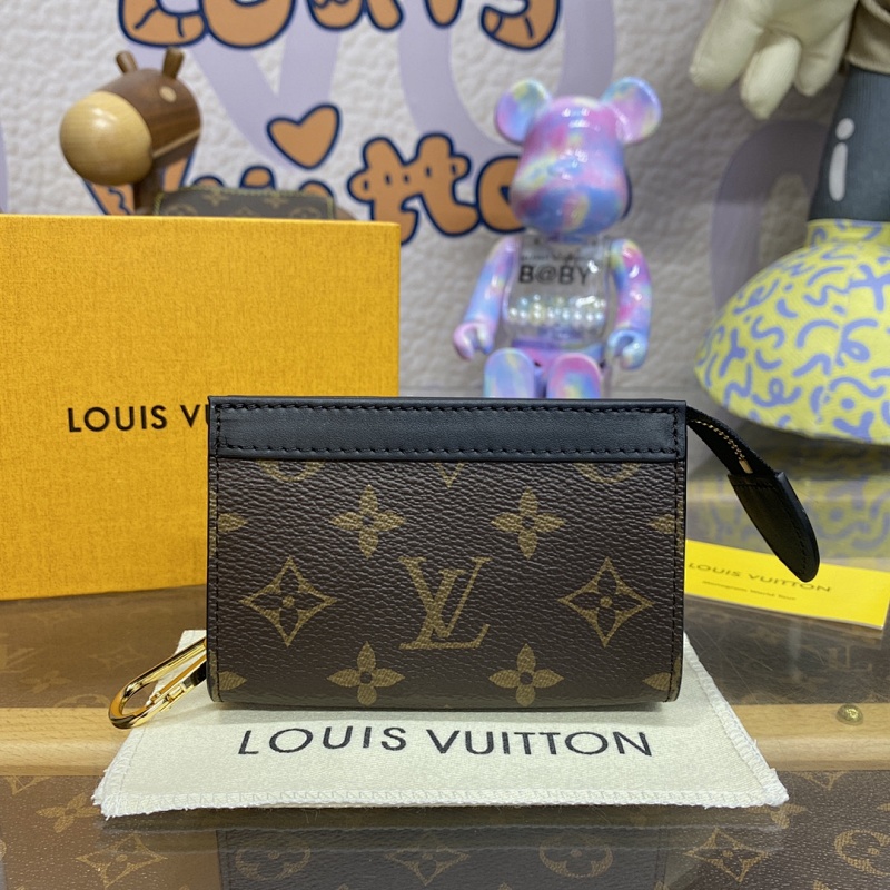 Louis Vuitton Voyage Monogram Eclipse D 12 7.5 3cm