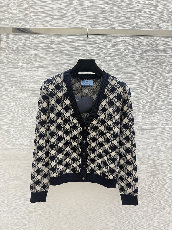 Sweater from Scarlettluxury