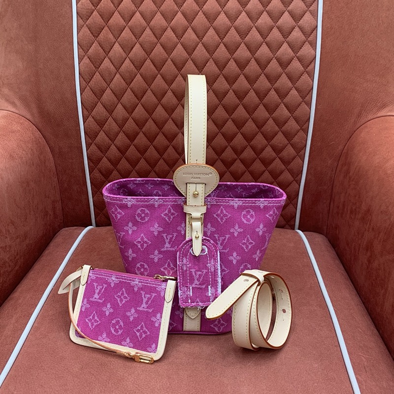 Louis Vuitton crossbody bag