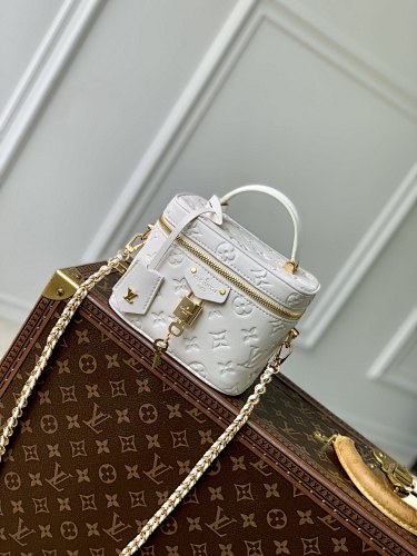 Louis Vuitton crossbody bag