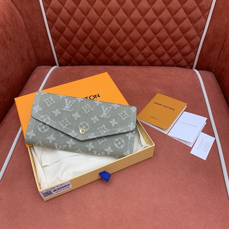 Louis Vuitton clutch