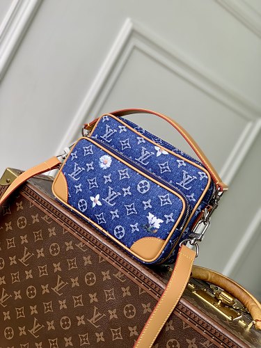 Louis Vuitton crossbody bag