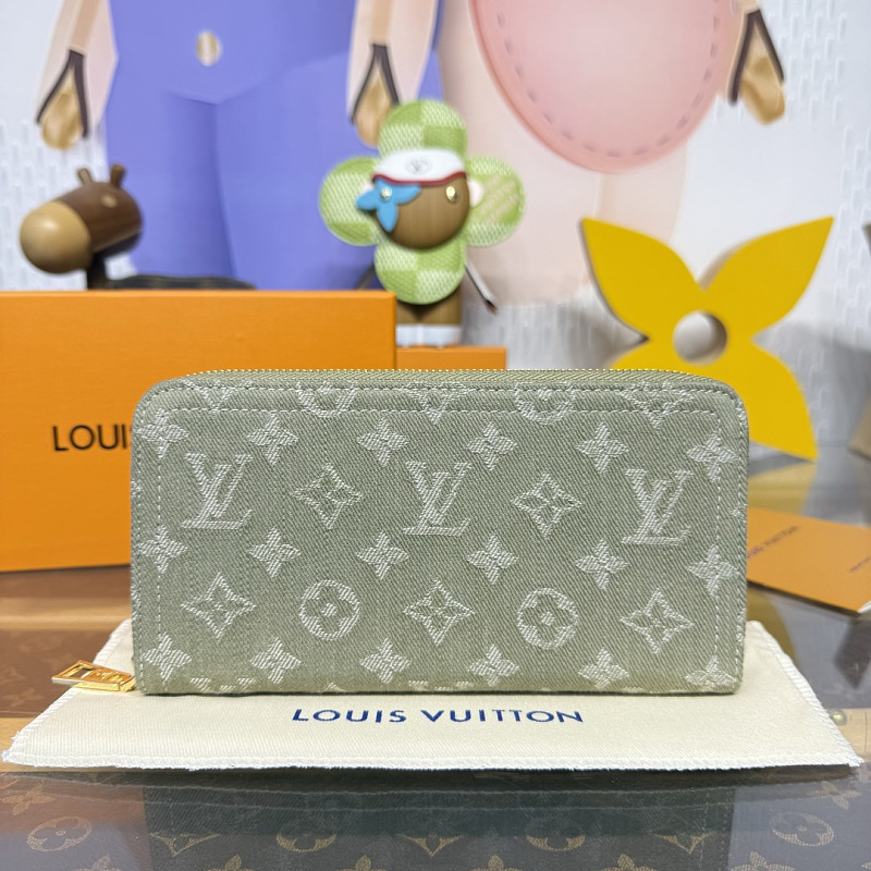Louis Vuitton card holder
