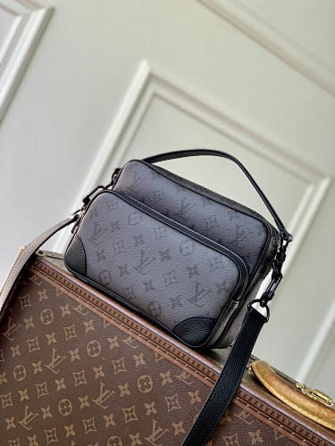 Louis Vuitton crossbody bag