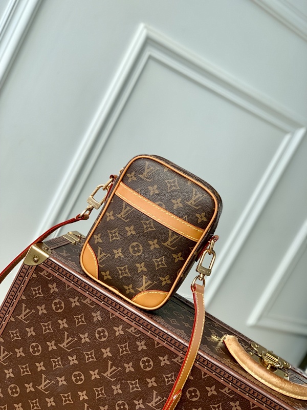 Louis Vuitton crossbody bag
