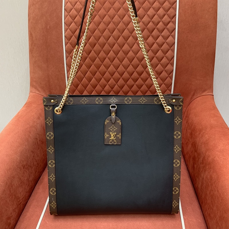 Louis Vuitton crossbody bag