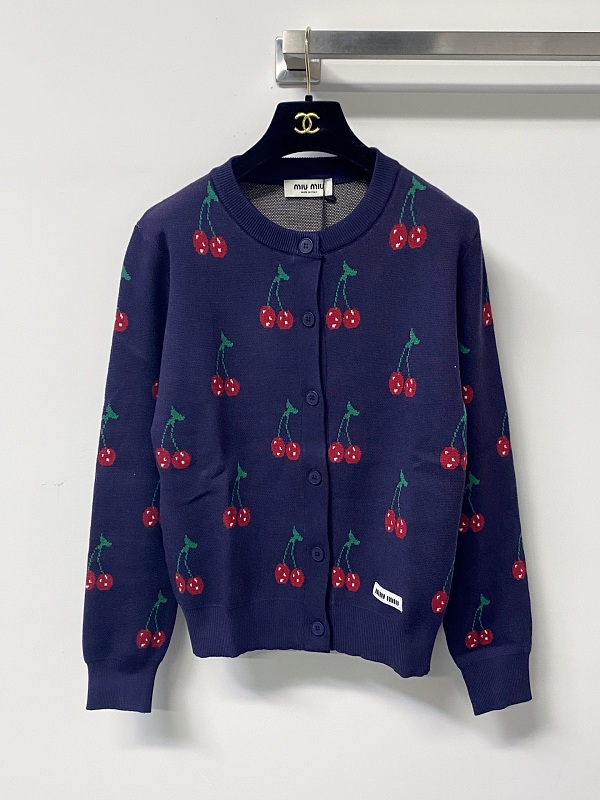 Sweater from Scarlettluxury