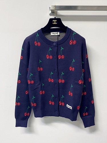 Sweater from Scarlettluxury