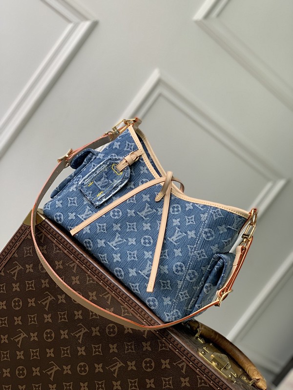 Louis Vuitton crossbody bag