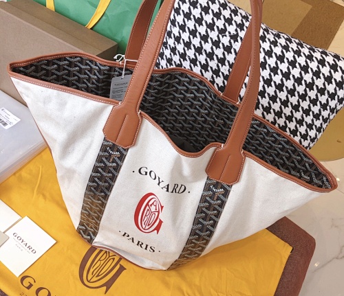 Goyard shopping bag