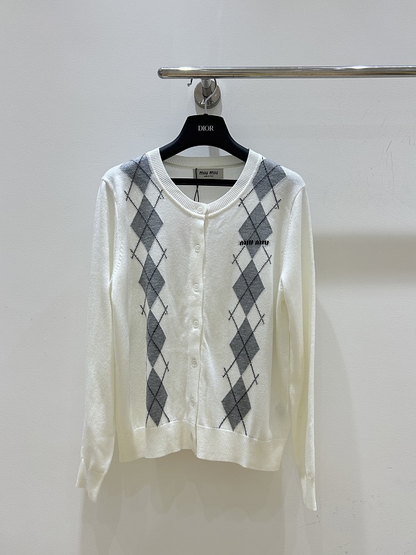 Sweater from Scarlettluxury