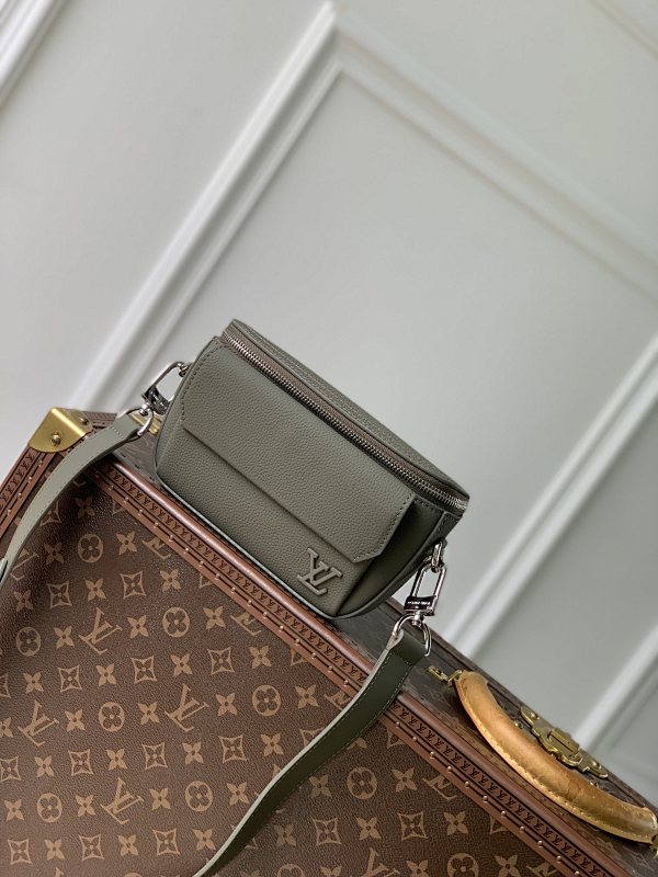 Louis Vuitton crossbody bag