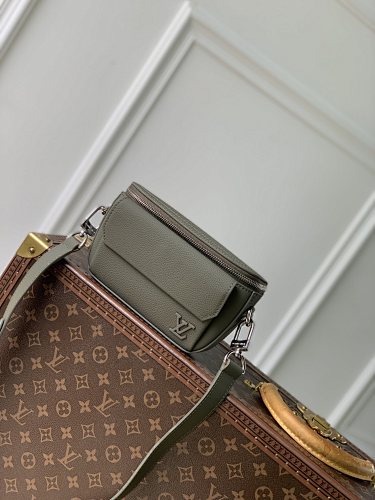 Louis Vuitton crossbody bag