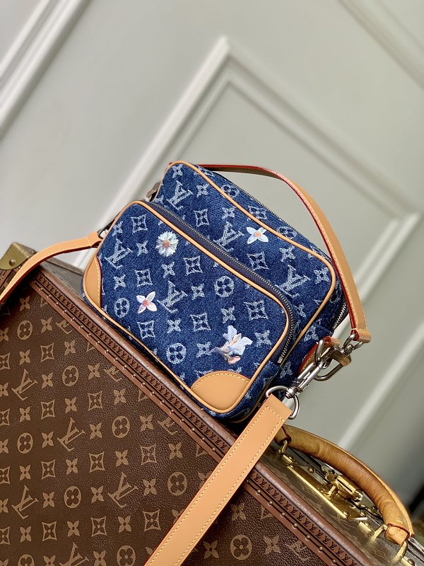 Louis Vuitton crossbody bag