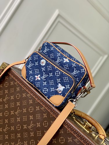 Louis Vuitton crossbody bag